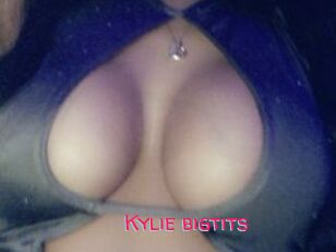 Kylie_bigtits