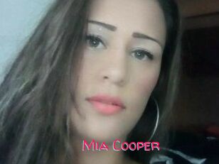 Mia_Cooper