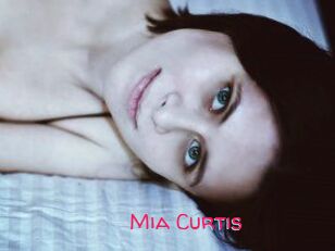 Mia_Curtis