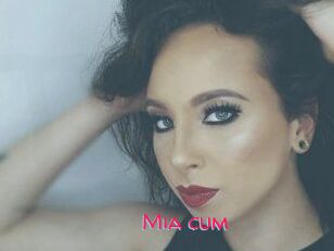 Mia_cum