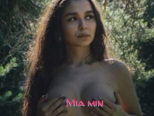 Mia_min