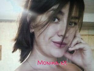 Monika_xX
