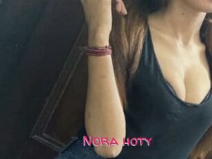 Nora_hoty