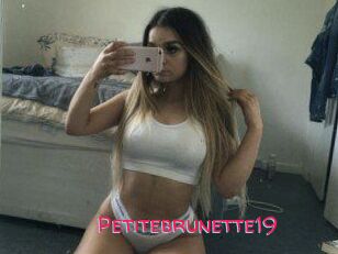 Petitebrunette19